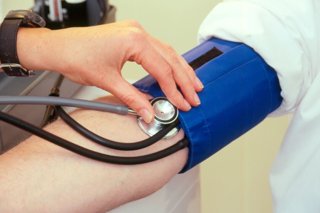 Síntomas y causas de la presión arterial alta. 